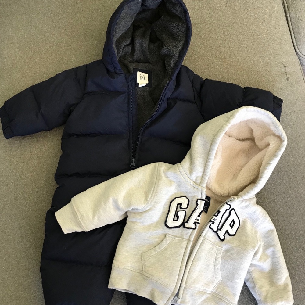 ❄️{BABYGAP} snowsuit and zip up.